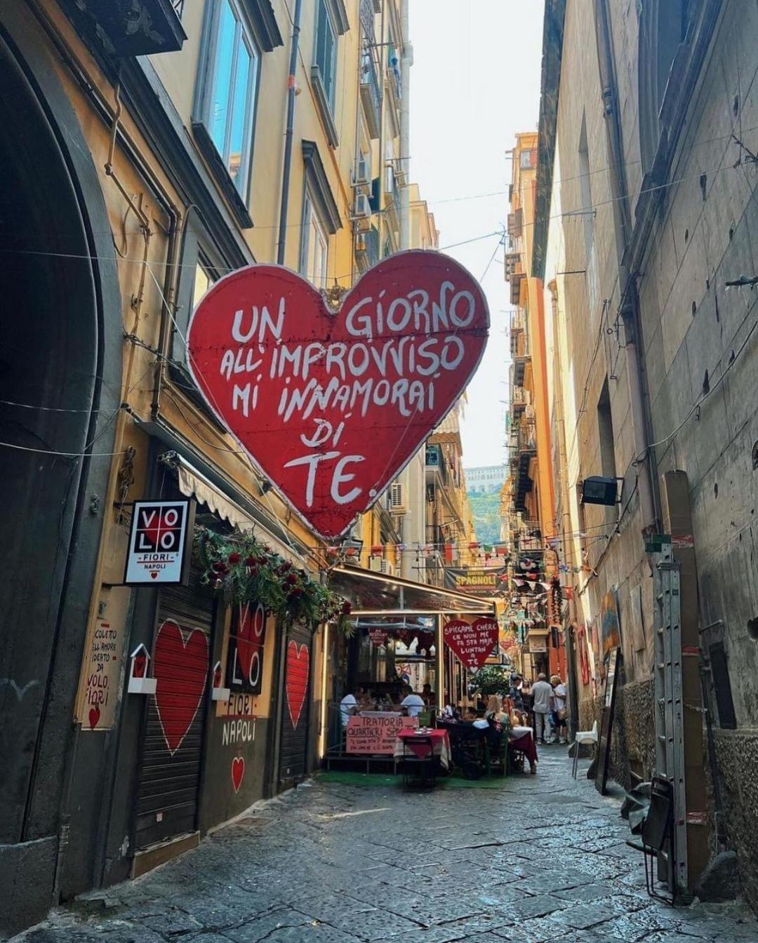 Un Posto Solare Naples