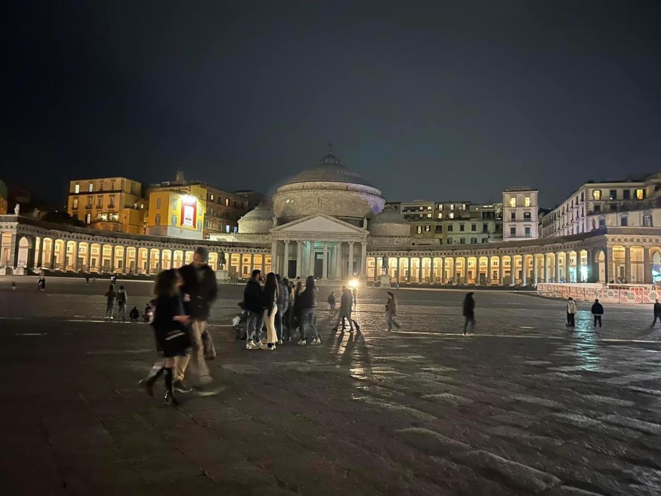 Un Posto Solare Naples
